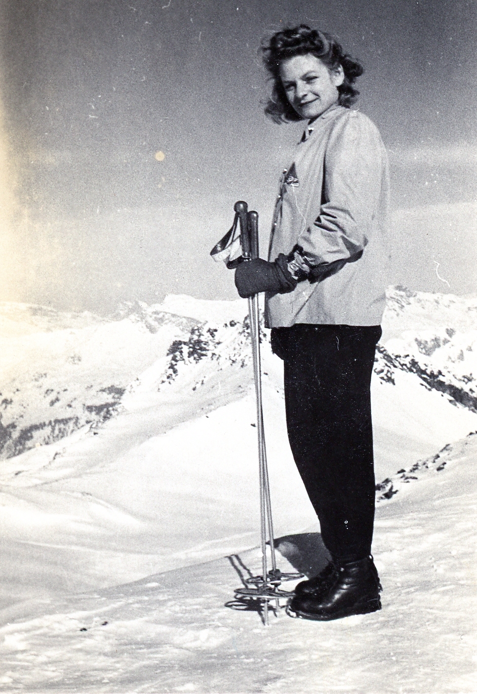 Mimi skiing
