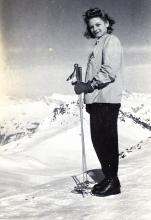 Mimi skiing