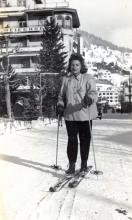 Mimi on skis
