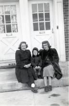 Nina, Peter, Mimi in 1950